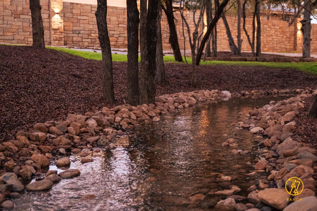 7744 Ranch Glamping Resort أوستن المظهر الخارجي الصورة