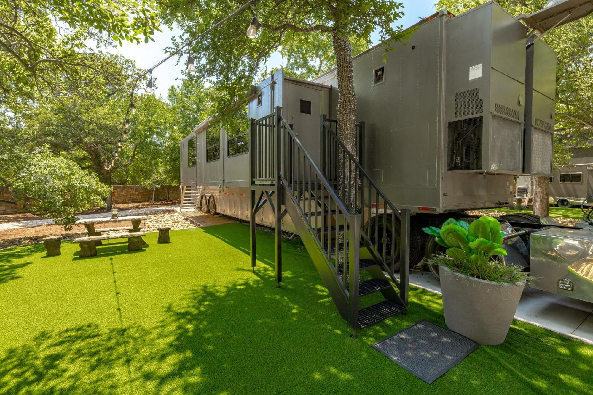 7744 Ranch Glamping Resort أوستن الغرفة الصورة